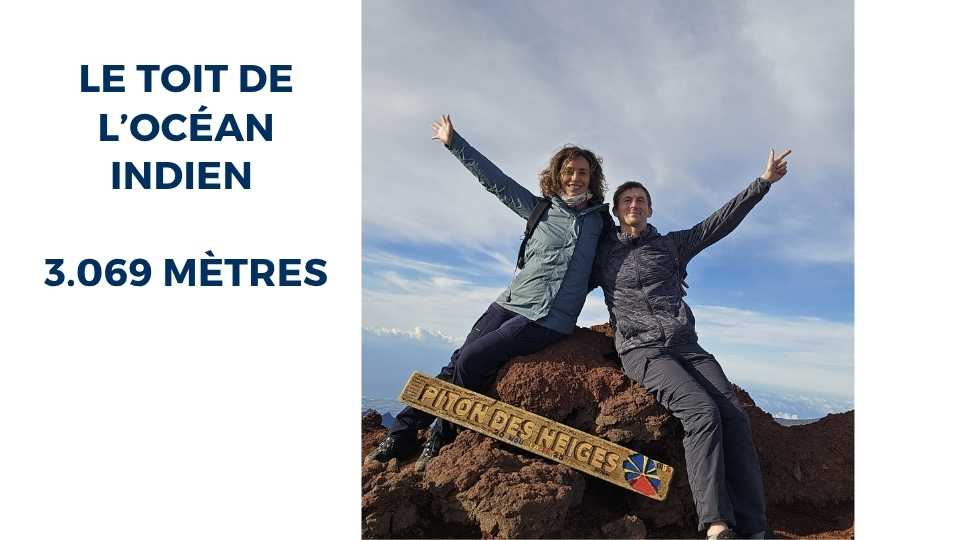 Marie-Mathilde et son compagnon au sommet du Piton des Neiges à La Réunion